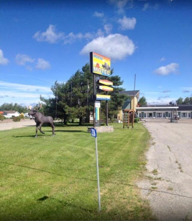 Moose Motel Smooth Rock Falls Exterior photo